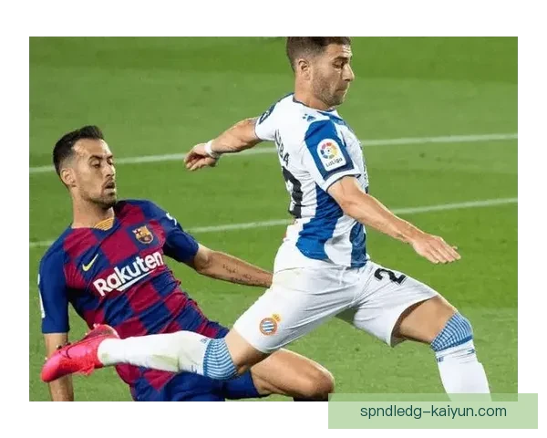 西甲巴萨防守漏洞引发关注，球队急需调整战术以提升竞争力